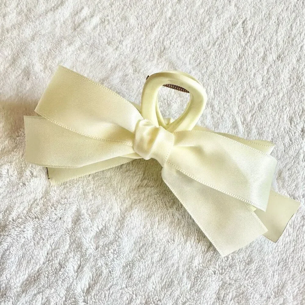 Off-white cream color bow hair claw ￼